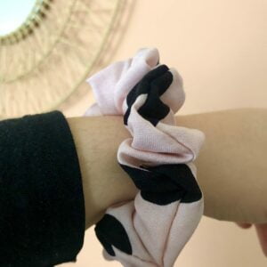 chouchou-rose-pois-noirs