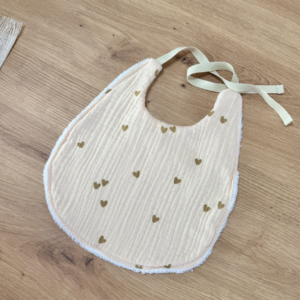 Bavoir bébé motif coeurs