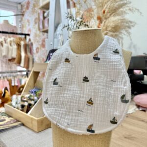Bavoir bébé motif bateaux